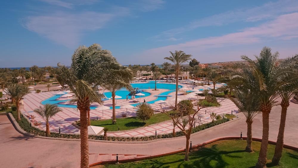 Resort Pharaoh Azur 4*